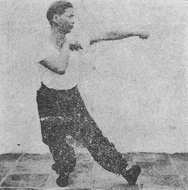 Posture 26 : aile gauche, jambe qui arrache — planche 26 de l&rsquo;édition de 1947
