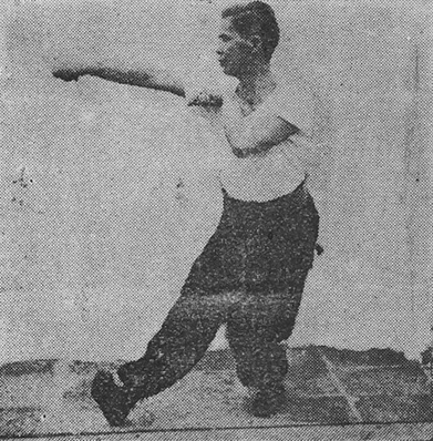 Posture 27 : aile droite, jambe qui arrache — planche 27 de l&rsquo;édition de 1947