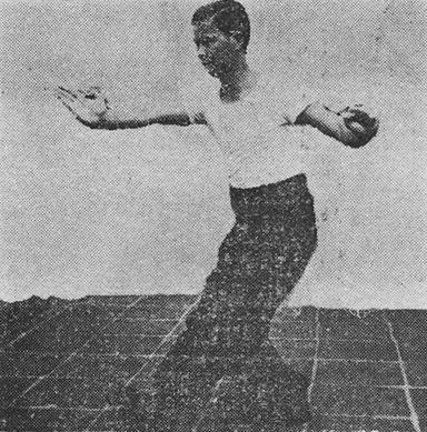 Posture 42 : tirer l&rsquo;aiguille, tranche dans la taille — planche 42 de l&rsquo;édition de 1947