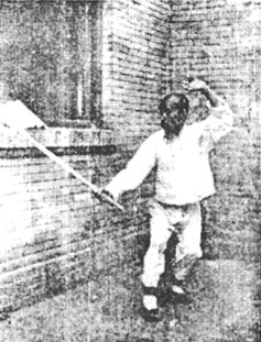 Troisième posture du Li : « l&rsquo;immortel jette sa coque » (離卦仙人脫殼), photographie du Baguajian xue, 1927