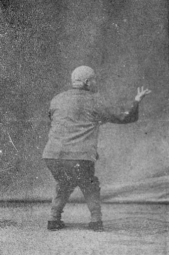 paume du retournement du corps à droite, 3e partie (photographie de 1937)