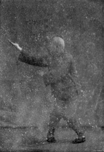 paume du dos tourné à gauche, 1re partie (photographie de 1937)