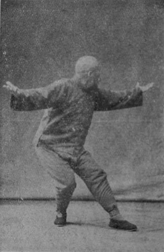 paumes portées à plat à gauche, 1re partie (photographie de 1937)