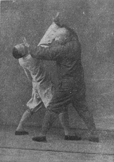 Technique de qinna 4, photographie de Chen Weiming publiée en 1937
