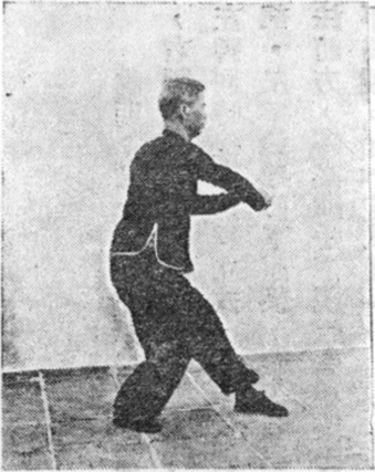 Neuvième posture, figure de passage : la main droite fendant de l&rsquo;arrière vers l&rsquo;avant, planche de l&rsquo;édition de 1958