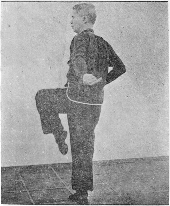 Dixième posture : posture sur une jambe, la main gauche crochetant vers le bas, planche de l&rsquo;édition de 1958