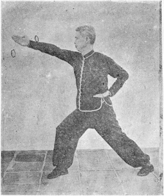 Quinzième posture, figure finale : la paume droite sortant de biais sous le coude, planche de l&rsquo;édition de 1958