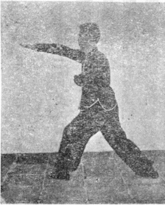 Dix-septième posture, seconde figure de passage : la paume droite frappant droit vers le bas, planche de l&rsquo;édition de 1958