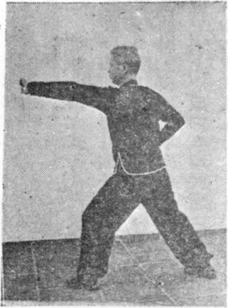 Trente-cinquième posture, figure de passage : la main gauche scellant de haut en bas, planche de l&rsquo;édition de 1958