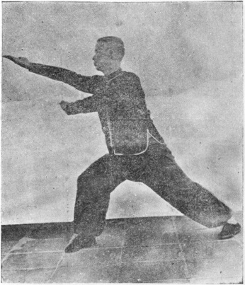 Trente-septième posture : posture de la montée et couverture de la paume droite, planche de l&rsquo;édition de 1958