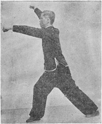 Quinzième posture : posture de la montée, main droite parant en haut, estoc du gauche, planche de l’édition de 1958
