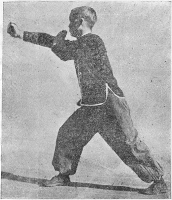 Seizième posture : la main droite fendant de nouveau sur la paume gauche, planche de l’édition de 1958