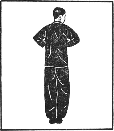 Posture 1 (planche 1 du livre) : le dos tourné, les deux poings accumulés à la taille