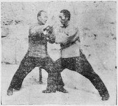 Planche du manuel original de 1932 — la poussée des mains, première figure (擖手)