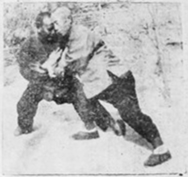 Planche du manuel original de 1932 — la poussée des mains, troisième figure (擖手)
