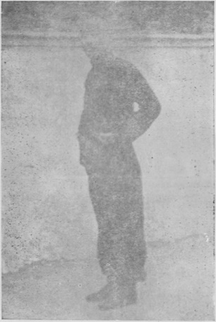 Posture 1 — Posture centrale et égale, double réserve : photographie de Luo Guangyu dans l&rsquo;édition de 1954