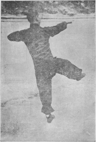 Posture 29 — Coup de pied, crochet pour crever l&rsquo;œil : photographie de Luo Guangyu dans l&rsquo;édition de 1954
