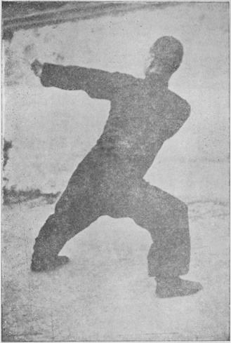 Posture 40 — Effondrement avalé, éventail à gauche : photographie de Luo Guangyu dans l&rsquo;édition de 1954