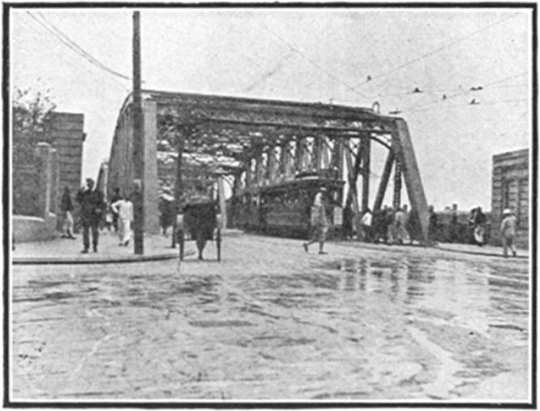 Le grand pont de fer de Hongkou (première figure de l’itinéraire)