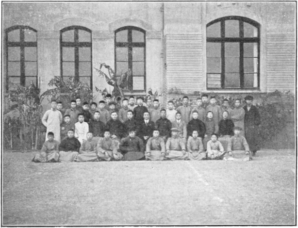 Classe d’arts de combat de l’École publique de Chine à Shanghai, enseignants Luo Keji et Liu Zhixiang
