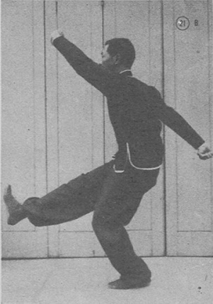 Posture 21 : le pied droit tiré latéralement, figure de transition B — planche de la publication de 1971