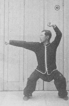 Posture 40 : posture du cavalier, le poing qui dérobe le cœur — planche de la publication de 1971