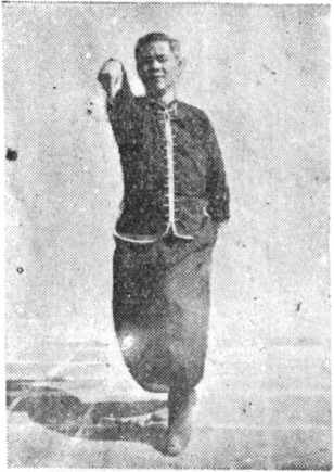 Posture 5a : la paume droite changée en crochet