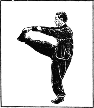 Posture 9 (dessin 9) : la paume gauche balaie par-dessus l’épaule, la main droite saisissant les orteils du pied levé