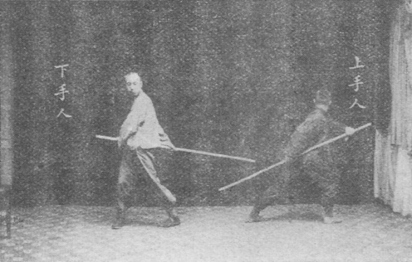 Planche de l’édition de 1930 — Le mendiant se précipite à la porte (乞丐奔門)