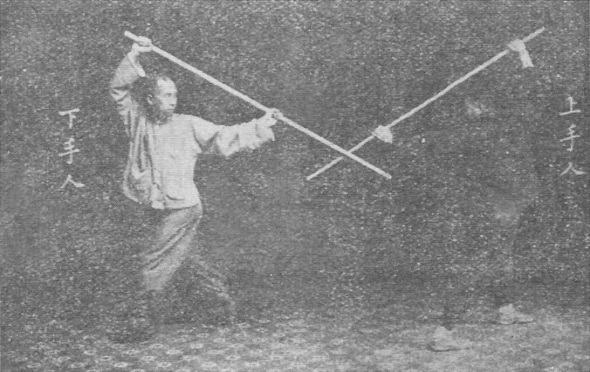 Planche de l’édition de 1930 — Le dragon bleu tourne la tête — posture fixe (青龍囘首定式)