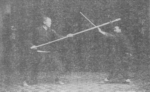 Planche 19 de l&rsquo;édition de 1930 : A crochète la lance vers la gauche
