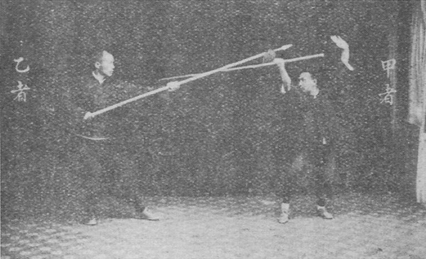 Planche 28 de l&rsquo;édition de 1930 : A repart, B le poursuit et pique vers sa tête