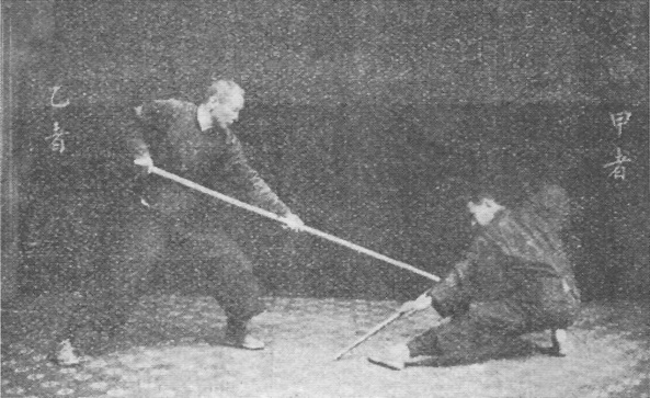 Planche 36 de l&rsquo;édition de 1930 : La tête du bâton s&rsquo;abat vers le bas après rotation