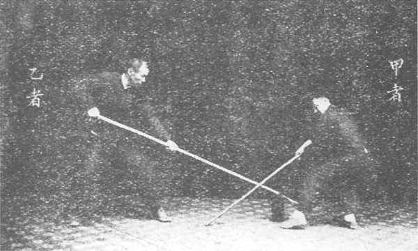 Planche 42 de l&rsquo;édition de 1930 : La tête du bâton touche le sol, les bras en croix