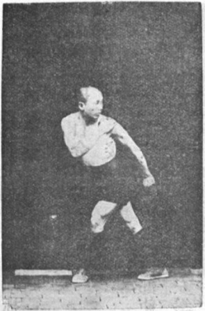 Posture 28, la posture qui saisit l&rsquo;épaule, planche de l&rsquo;édition de 1929