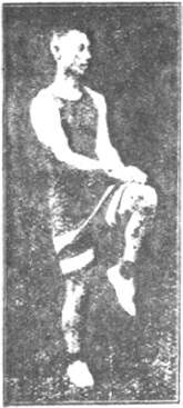 Figure 123 du manuel original de 1922 (教門彈腿圖說) — Septième ligne : le double appui, la jambe en croix (第七路\u3000雙稱十字腿)