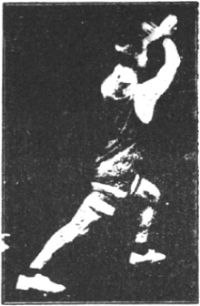 Figure 128 du manuel original de 1922 (教門彈腿圖說) — Septième ligne : le double appui, la jambe en croix (第七路\u3000雙稱十字腿)