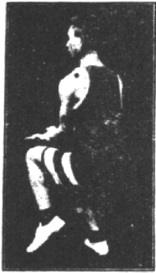 Figure 136 du manuel original de 1922 (教門彈腿圖說) — Huitième ligne : se planter et frapper du pied comme une roue qui tourne (第八路\u3000庄跥如轉環)