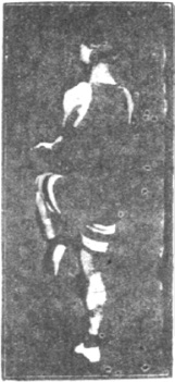 Figure 137 du manuel original de 1922 (教門彈腿圖說) — Huitième ligne : se planter et frapper du pied comme une roue qui tourne (第八路\u3000庄跥如轉環)