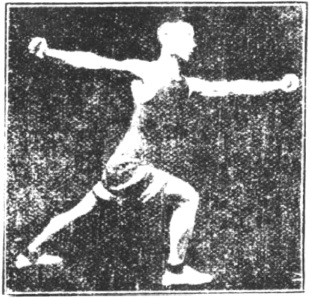 Figure 16 du manuel original de 1922 (教門彈腿圖說) — Première ligne : frapper et balayer comme une palanche (第一路\u3000衝掃似扁擔)