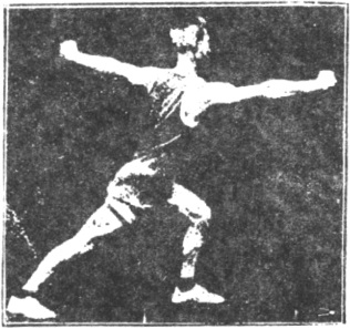 Figure 24 du manuel original de 1922 (教門彈腿圖說) — Première ligne : frapper et balayer comme une palanche (第一路\u3000衝掃似扁擔)