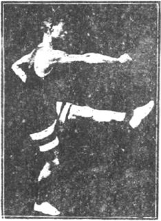 Figure 35 du manuel original de 1922 (教門彈腿圖說) — Deuxième ligne : la croix, tirer et percer (第二路\u3000十字人拉鑽)