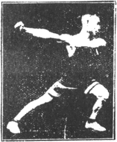 Figure 6 du manuel original de 1922 (教門彈腿圖說) — Première ligne : frapper et balayer comme une palanche (第一路\u3000衝掃似扁擔)