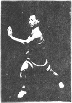 Figure 76 du manuel original de 1922 (教門彈腿圖說) — Quatrième ligne : tourner la meule, faire naître la merveille (第四路\u3000轉磨生奇關)