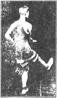 Figure 84 du manuel original de 1922 (教門彈腿圖說) — Cinquième ligne : le marteau qui taille, grimper pour s’approcher (第五路\u3000裁捶登來益)