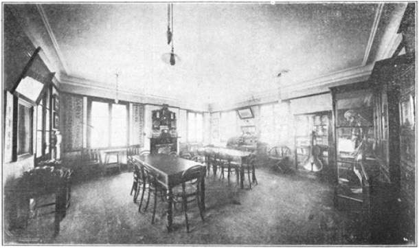 La salle de livres et de journaux