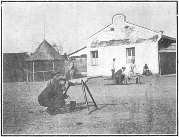 Photographie de l&rsquo;armée des culottes à l&rsquo;entraînement en campagne, planche des Annales du Jingwu de 1919