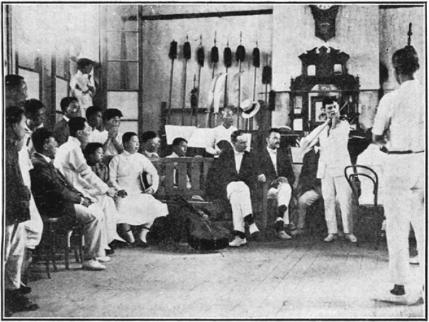 Photographie d&rsquo;un grand musicien russe en exécution au Jingwu, Annales du Jingwu 1919