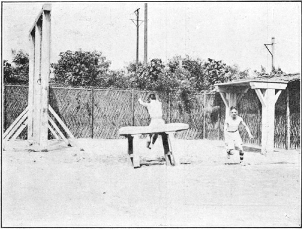 Photographie d&rsquo;exercice au cheval d&rsquo;arçons, Annales du Jingwu 1919