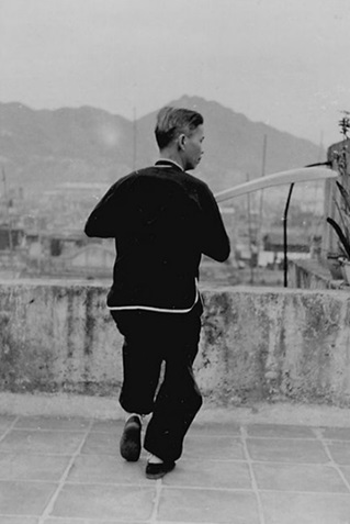 Posture 14 : la lune dans les bras — photographie de l&rsquo;édition de 1958